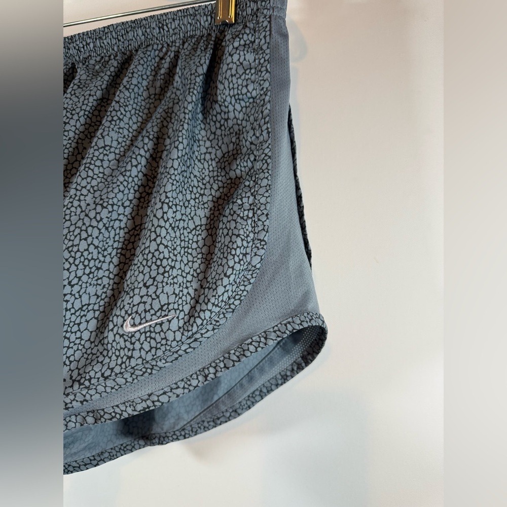 Women’s Nike Gray Athletic Shorts Lightweight Performance Sz XL - Picture 2 of 8